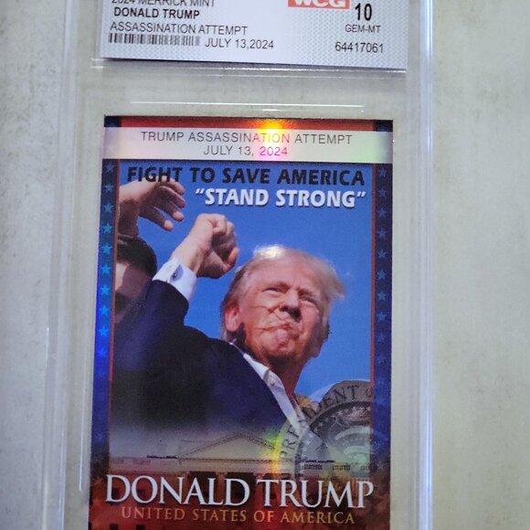 DONALD TRUMP Assassination Attempt Photo Official Trading Card  nwt - Picture 1 of 4